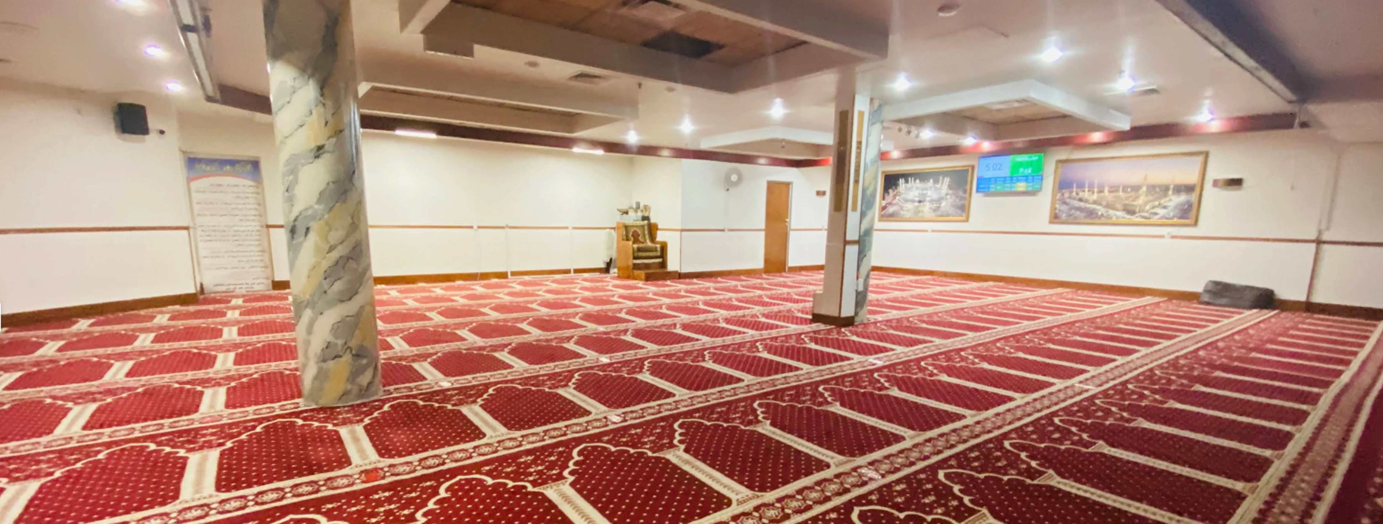 Exterior view of Mosquée Masjid Al-Salam Montréal building